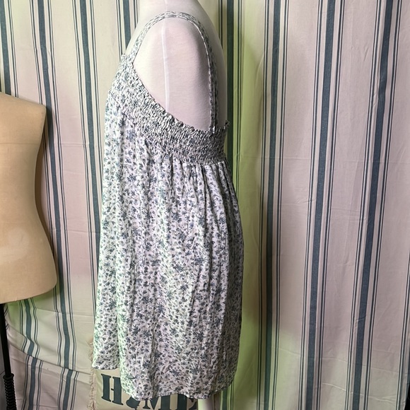 GILLI dress white blue ditzy fabric tank dress smocking wrinkle resistant - Picture 9 of 11